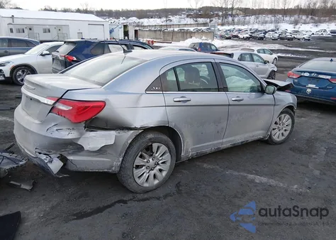 2014 Chrysler 200 Lx z USA, uszkodzony, nr VIN 1C3CCBAB1EN211156